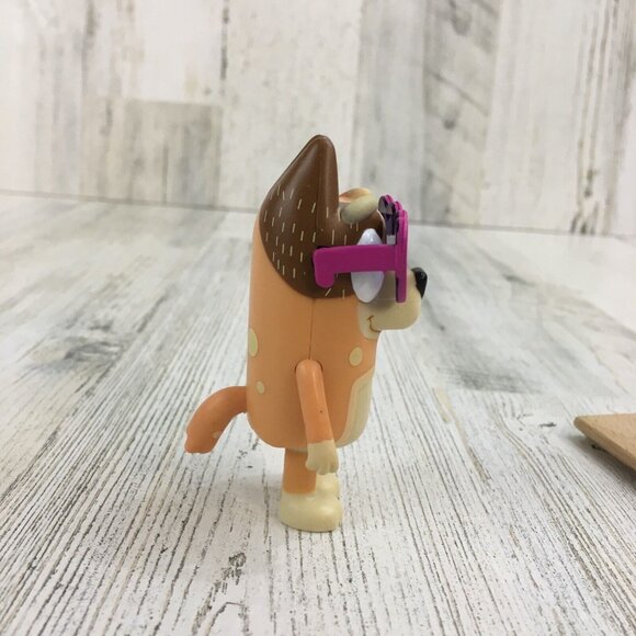 Bluey CHILLI Heeler Mom Figure Heart Sunglasses Valentines Escape Family Mum NEW - Picture 5 of 6